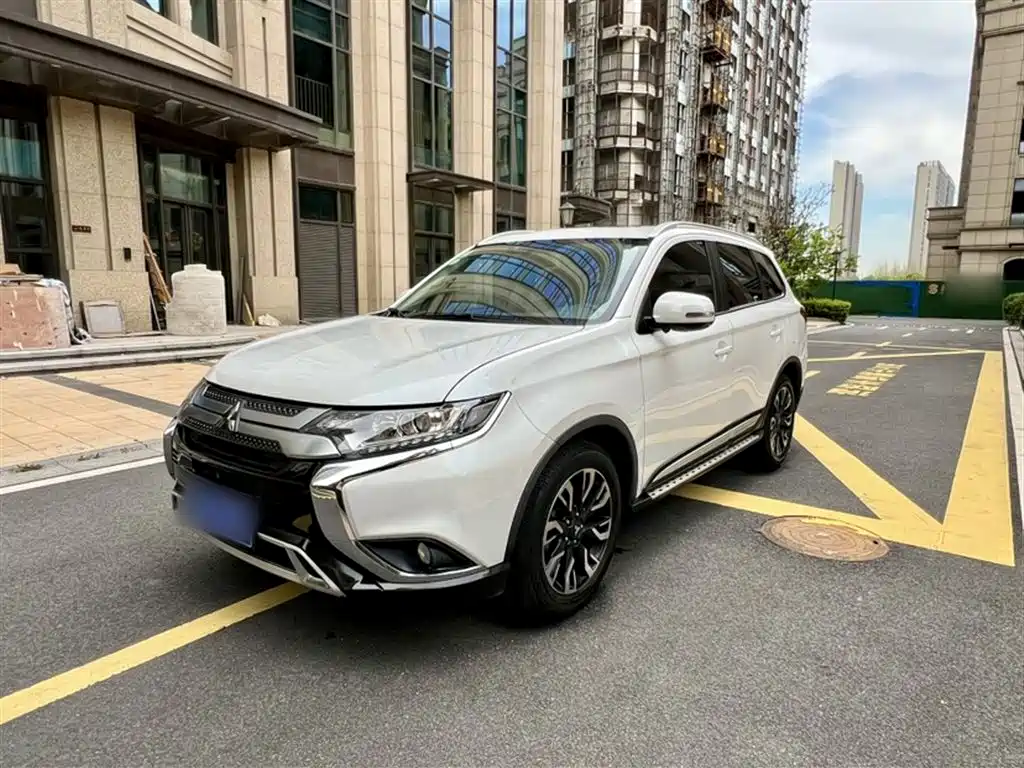 Outlander 2020 2.0L 2WD Enjoy Edition 5 seats купить на сайте DeffCars