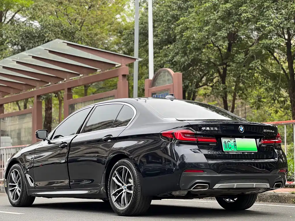 BMW 5 Series New Energy 2021 535Le M Sports Package купить на сайте DeffCars