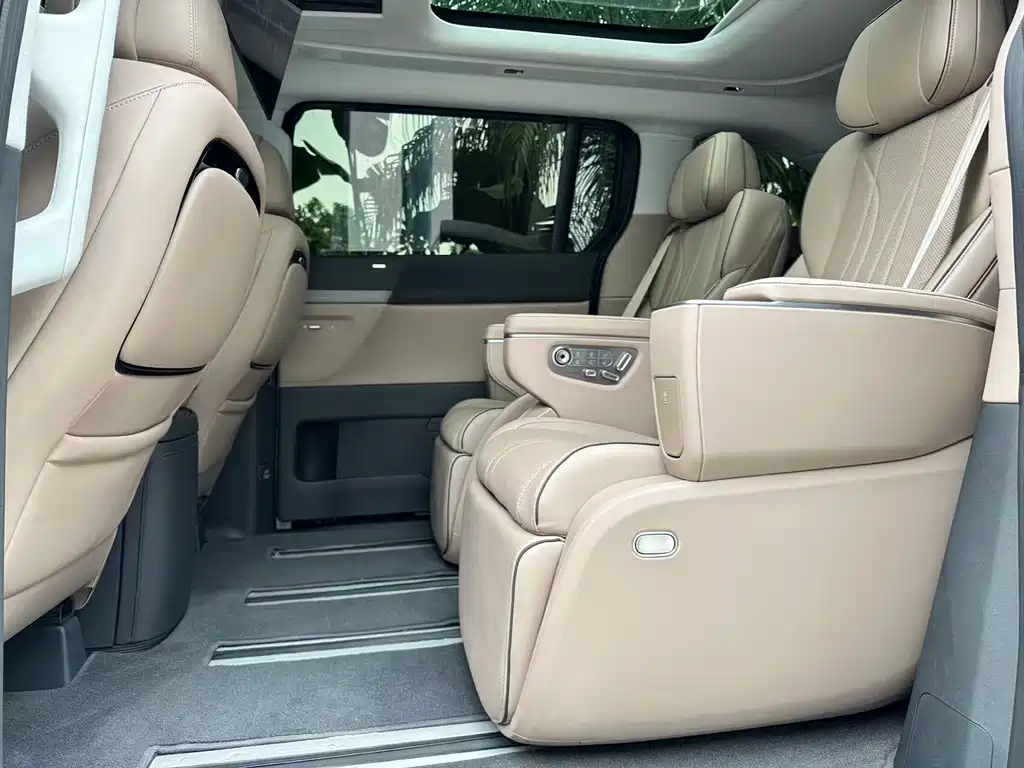 Xpeng X9 2025 pure electric 740 long battery life Max купить на сайте DeffCars