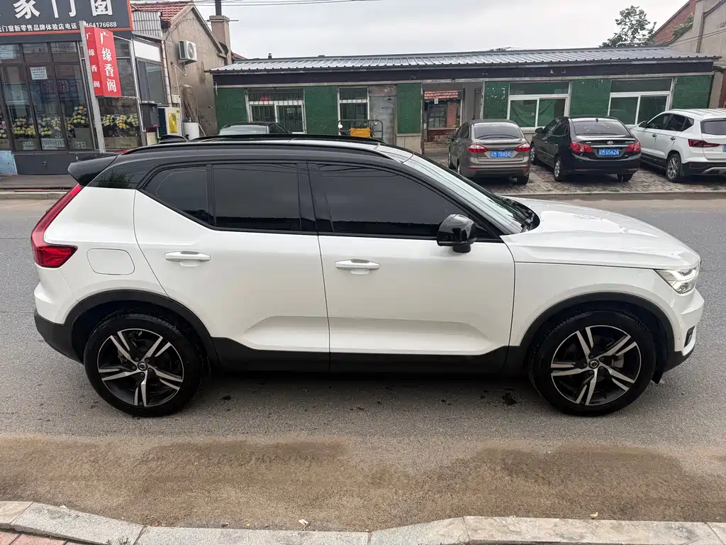 Volvo XC40 2021 T4 four-wheel drive Zhiyuan Sports Edition купить на сайте DeffCars