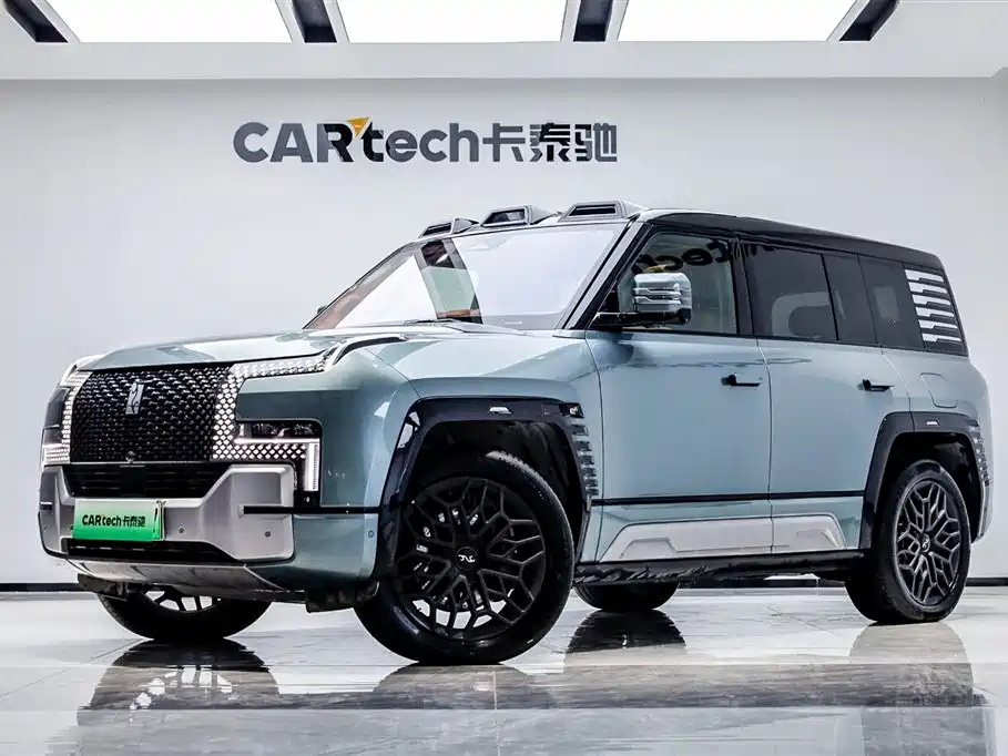 Looking up at U8 2023 Deluxe Edition купить на сайте DeffCars