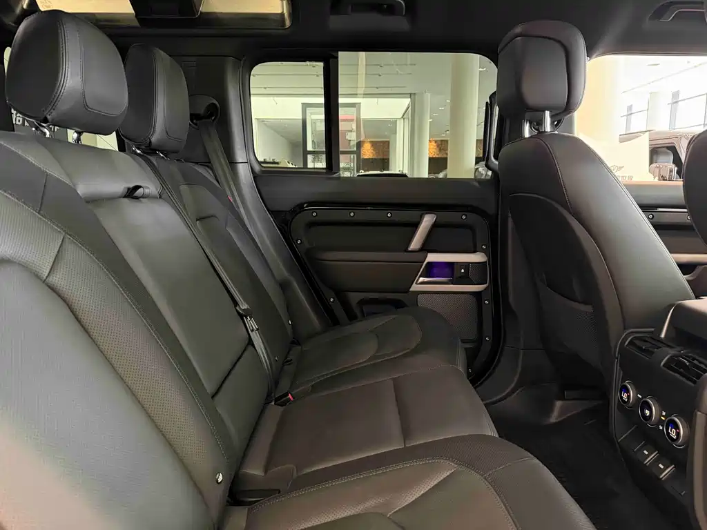 Land Rover Defender 2024 110 3.0T P400 X-DYNAMIC HSE купить на сайте DeffCars