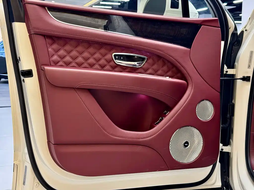 Bentayga 2022 4.0T V8 купить на сайте DeffCars