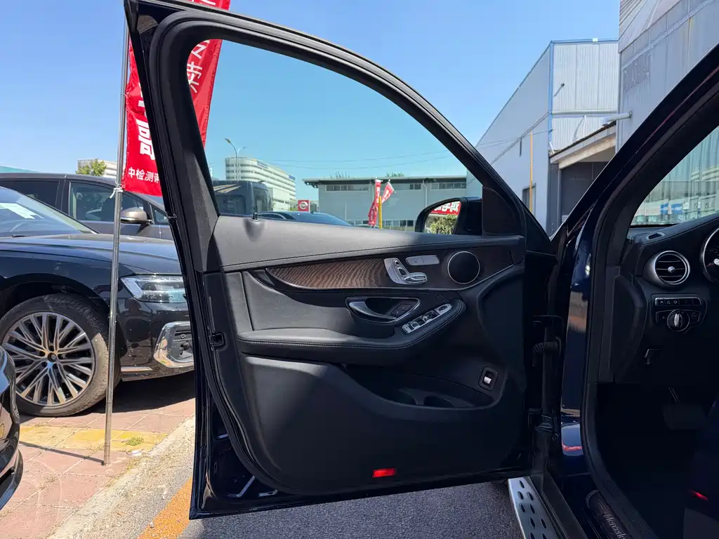 Mercedes GLC 2016 300 4MATIC Dynamic купить на сайте DeffCars