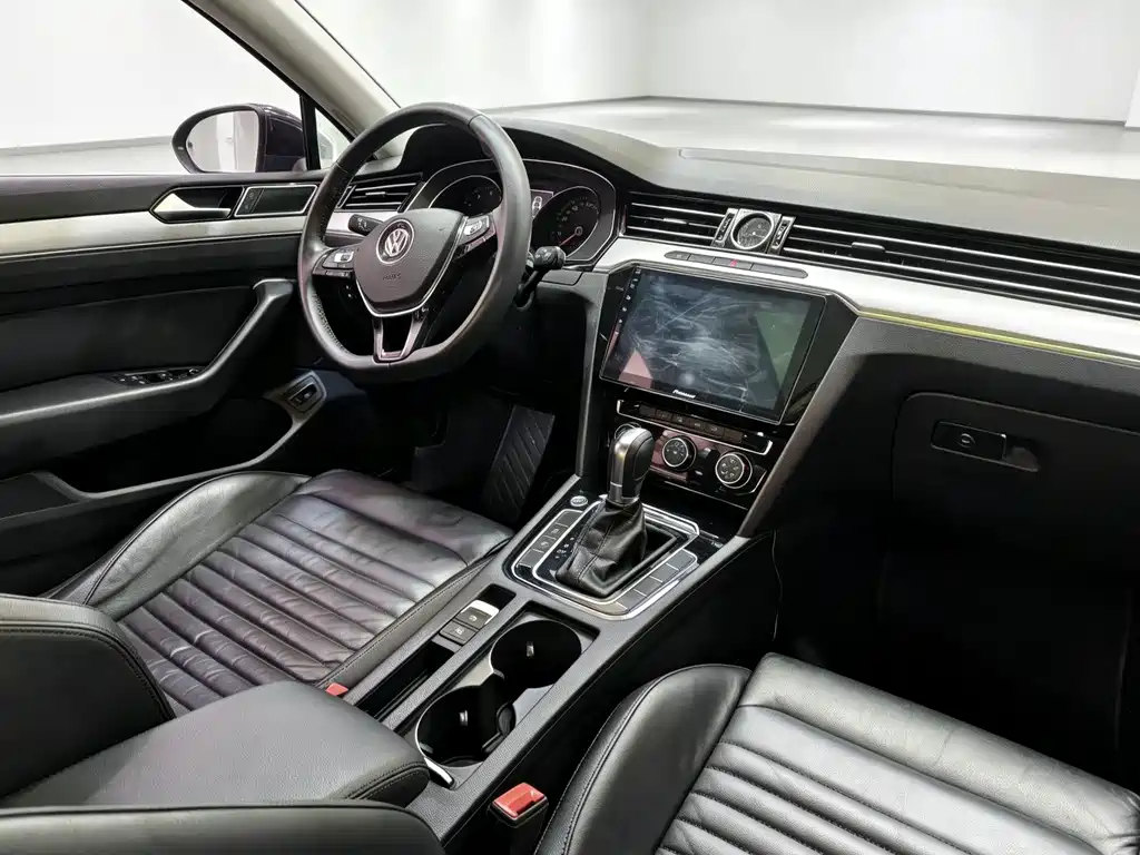 Magotan 2017 330TSI DSG leading model купить на сайте DeffCars