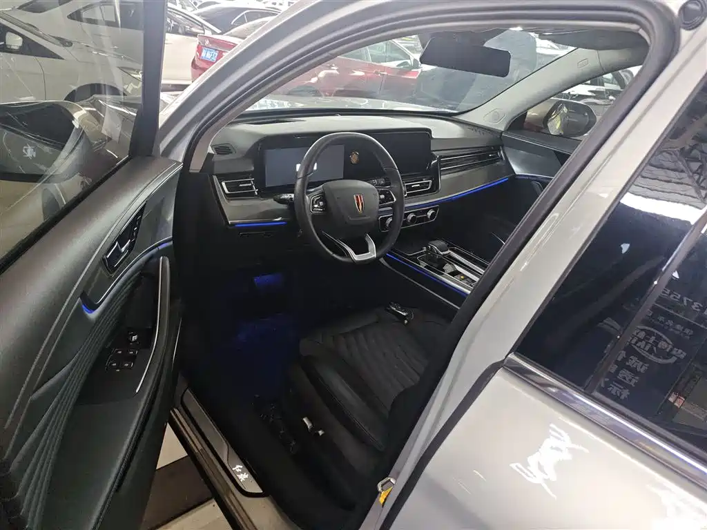 Hongqi HS5 2023 2.0T Qixiang Pro version купить на сайте DeffCars