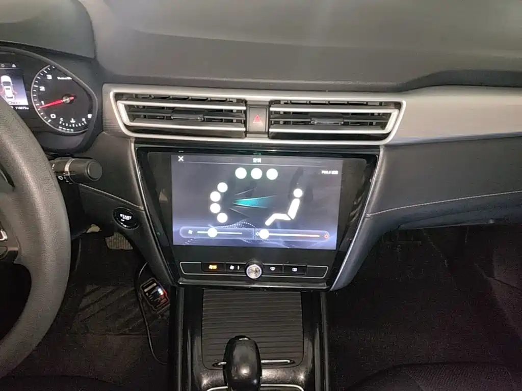 Roewe i5 2019 1.5L automatic 4G Internet Langham Edition купить на сайте DeffCars