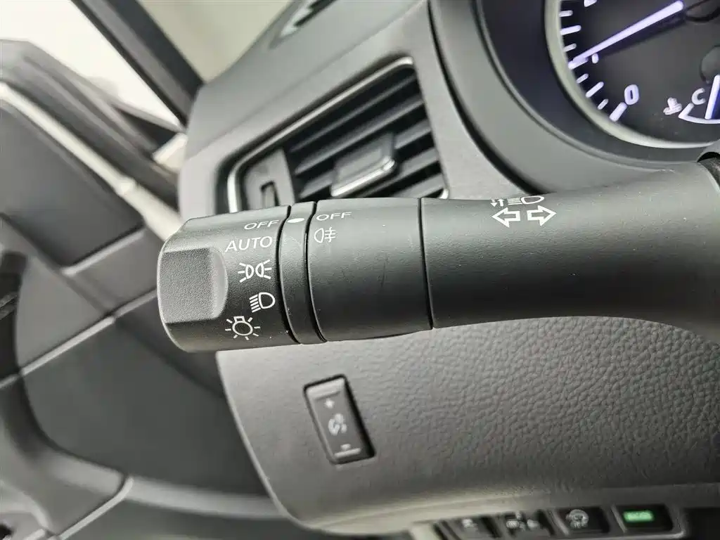 Tiida 2024 1.6L CVT Smart Travel Edition купить на сайте DeffCars