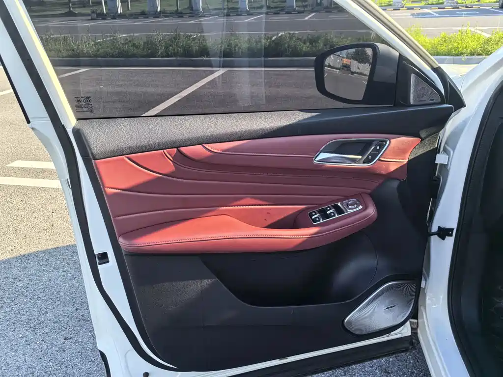 MG HS 2019 30T automatic two-wheel drive Trophy super combustion version National VI купить на сайте DeffCars