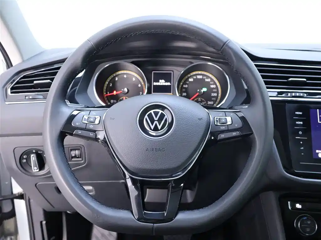 Tiguan L 2020 330TSI automatic two-wheel drive panoramic comfort version National VI купить на сайте DeffCars