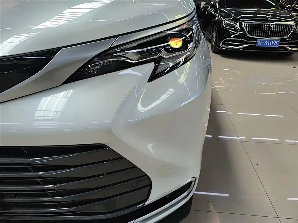 SIENNA 2023 2.5L Hybrid Premium Edition купить на сайте DeffCars
