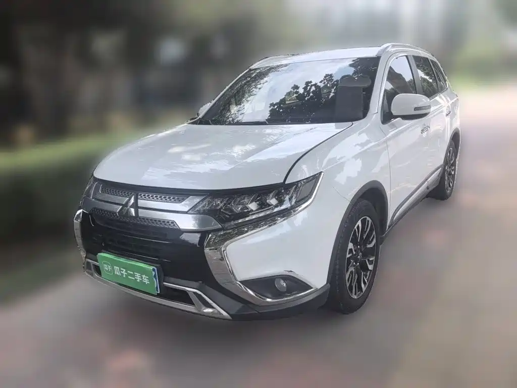 Outlander 2020 2.4L 4WD Exclusive Edition 5-seater купить на сайте DeffCars