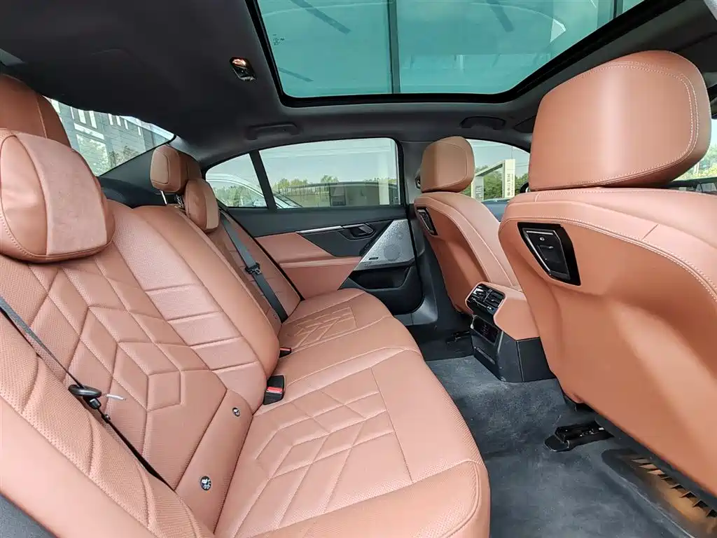 BMW 5 Series 2024 530Li Leading Luxury Package купить на сайте DeffCars