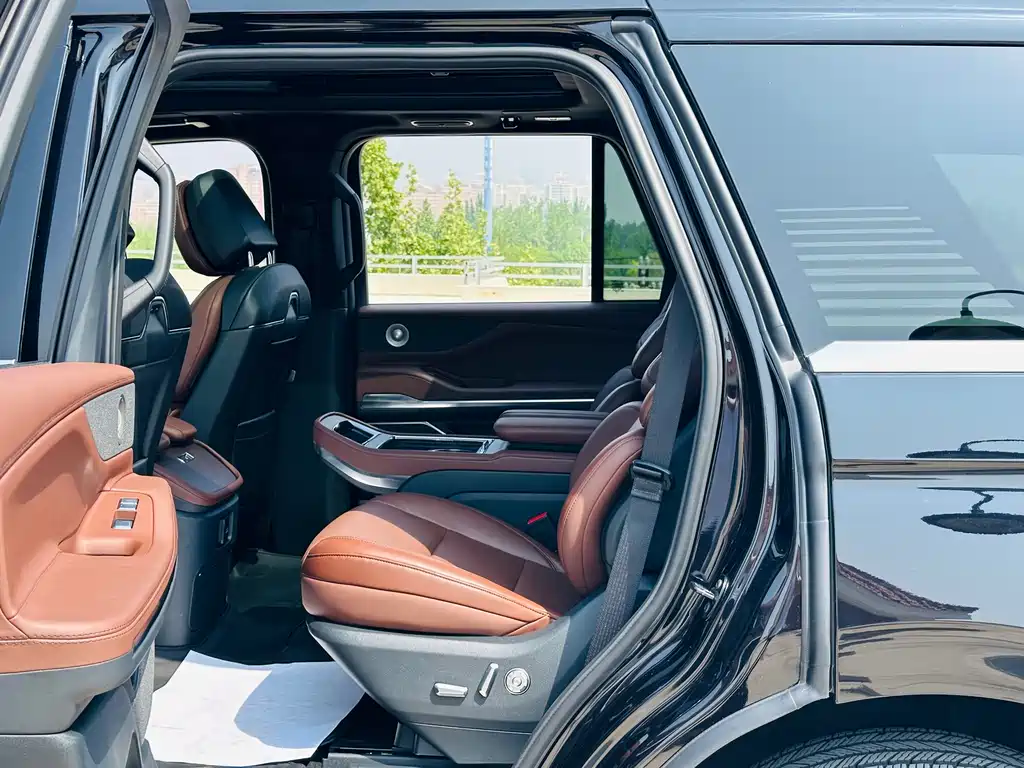 Navigator 2025 3.5T President Edition купить на сайте DeffCars