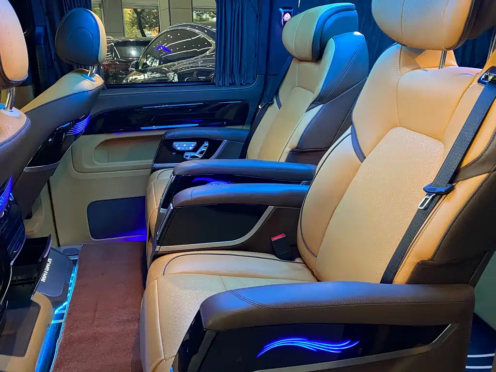 Vito 2023 2.0T Business Edition 7 seats купить на сайте DeffCars