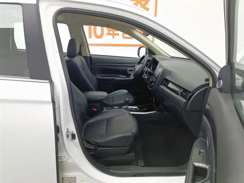Outlander 2018 2.4L four-wheel drive luxury version 7 seats купить на сайте DeffCars