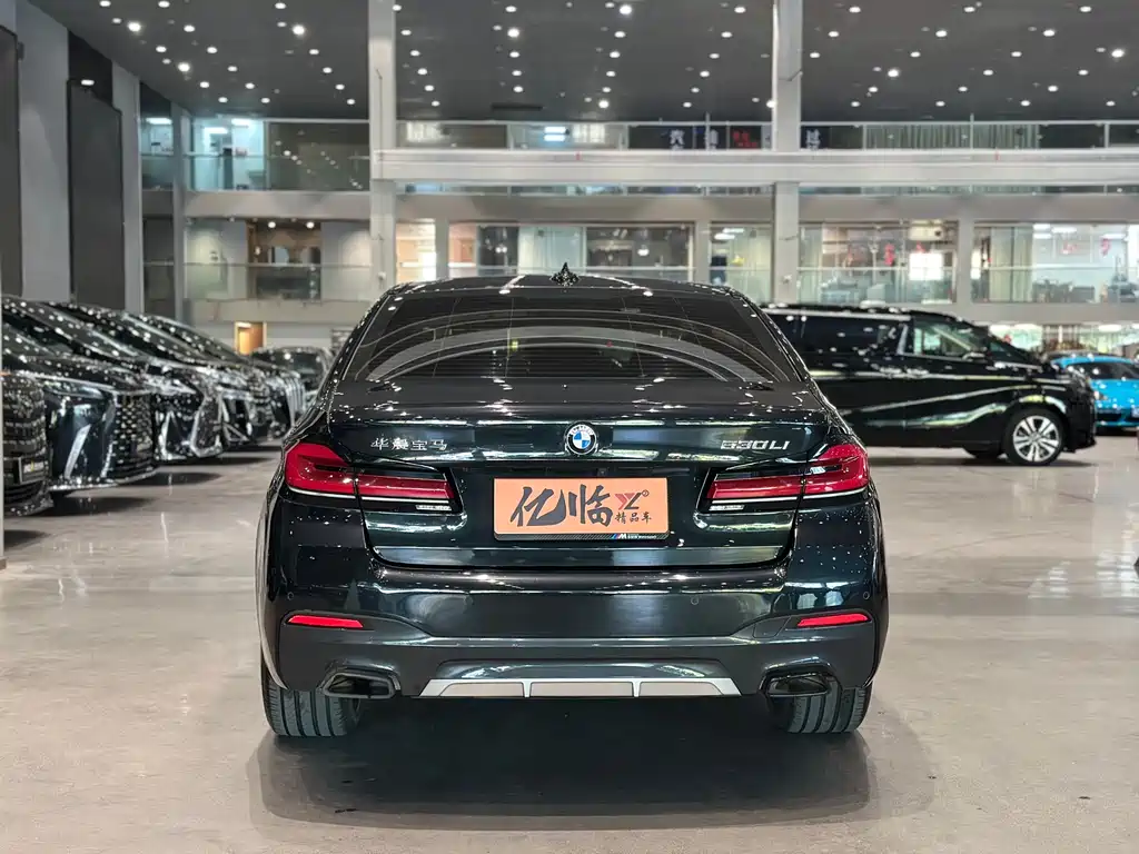 BMW 5 Series 2022 Facelift Three 530Li Exclusive M Sports Package купить на сайте DeffCars
