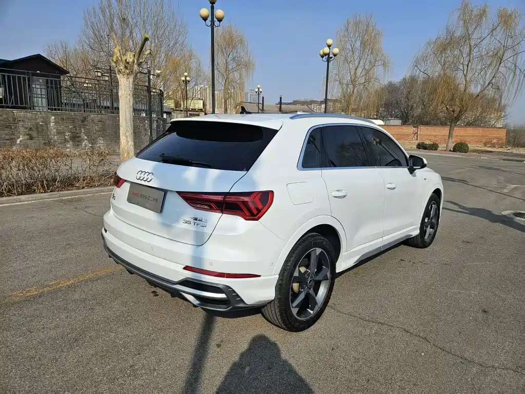 Audi Q3 2023 35 TFSI Fashionable and Dynamic (1.5T) купить на сайте DeffCars