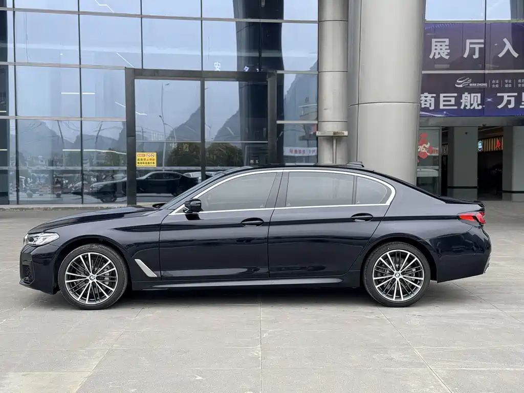 BMW 5 Series 2023 530Li Leading M Sports Package купить на сайте DeffCars