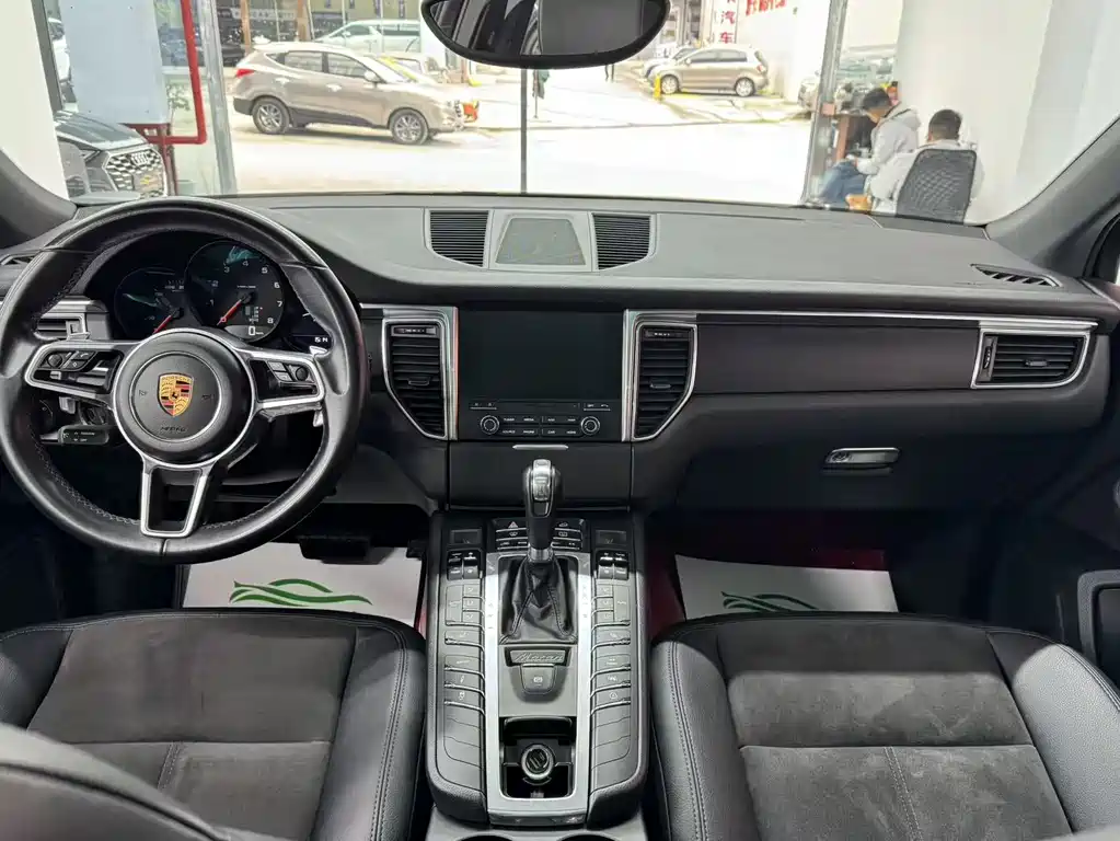 Macan 2017 Macan 2.0T купить на сайте DeffCars