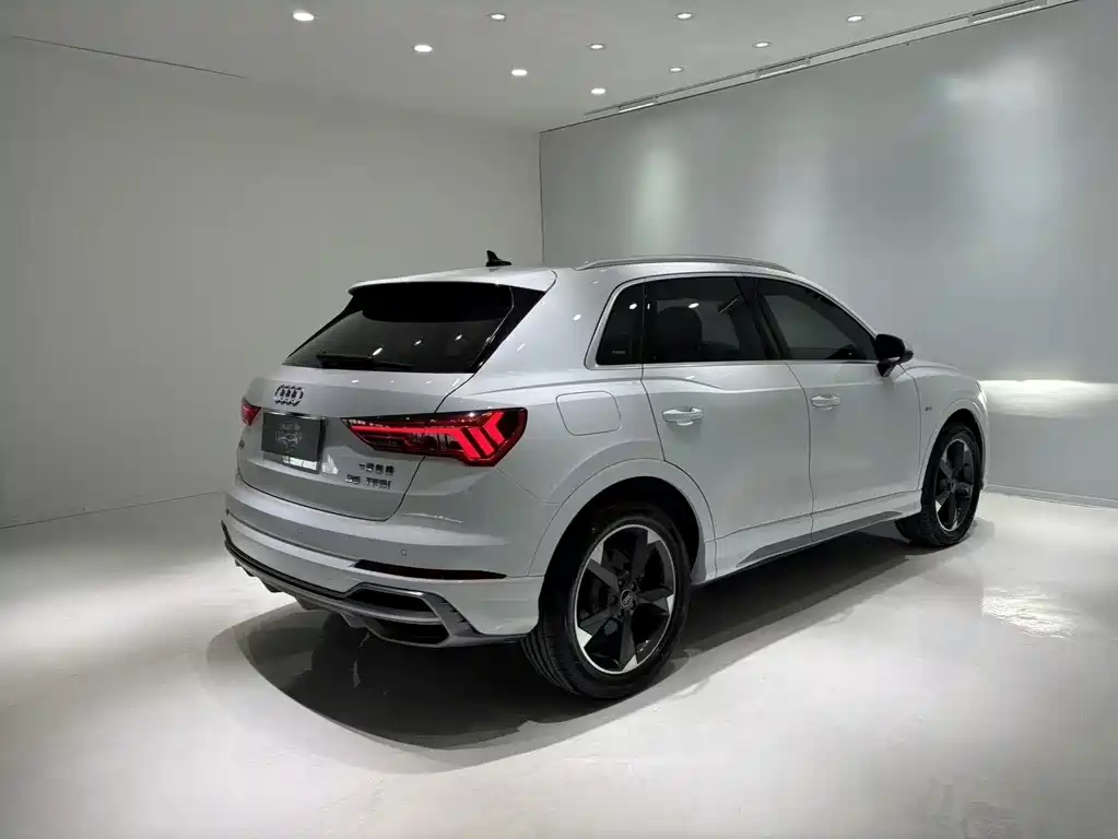 Audi Q3 2022 35 TFSI Fashionable and Dynamic купить на сайте DeffCars