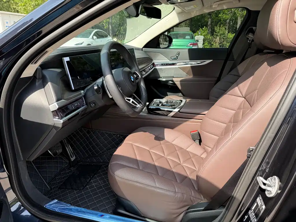 BMW 7 Series 2023 735Li M Sports Package купить на сайте DeffCars