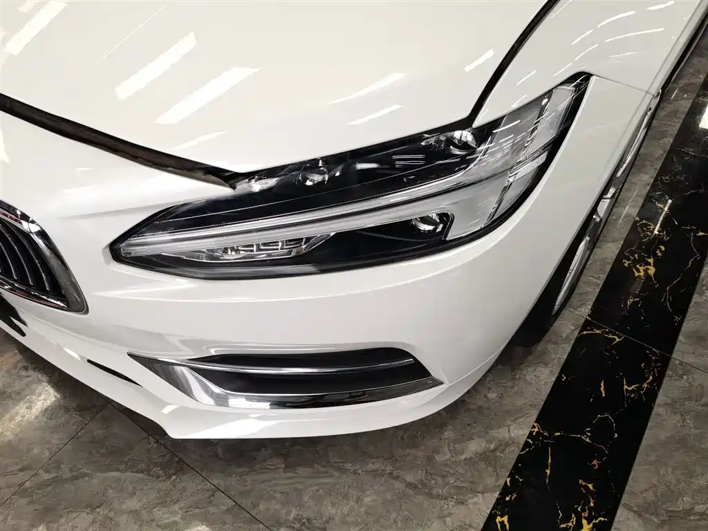 Volvo S90 2020 T5 Zhiyi Luxury Edition купить на сайте DeffCars