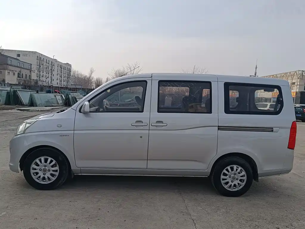 Wuling Rongguang V 2016 1.5L standard model купить на сайте DeffCars