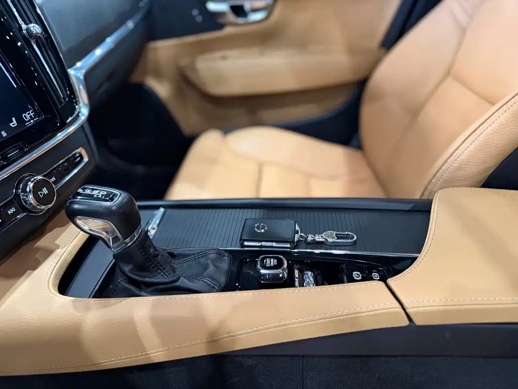 Volvo V90 2017 Cross Country T5 AWD Zhiyuan Edition купить на сайте DeffCars