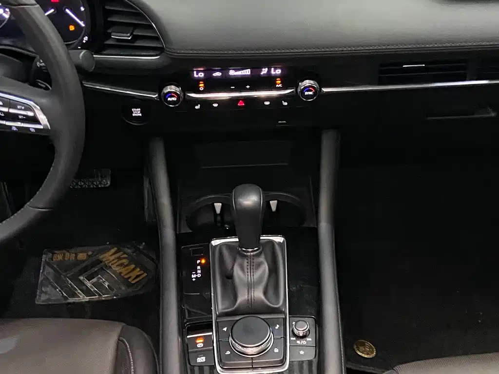 Mazda Axela 2022 2.0L Automatic Premium Edition купить на сайте DeffCars