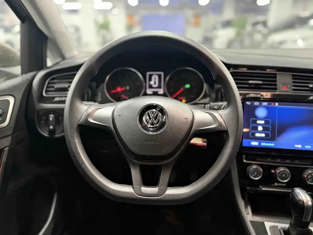 Golf 2018 1.6L automatic fashion model купить на сайте DeffCars