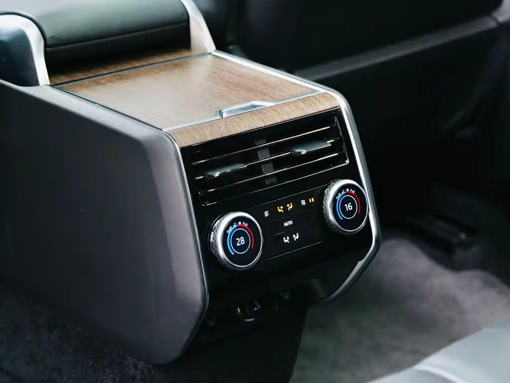 Range Rover 2023 3.0 L6 400PS Extended Edition купить на сайте DeffCars