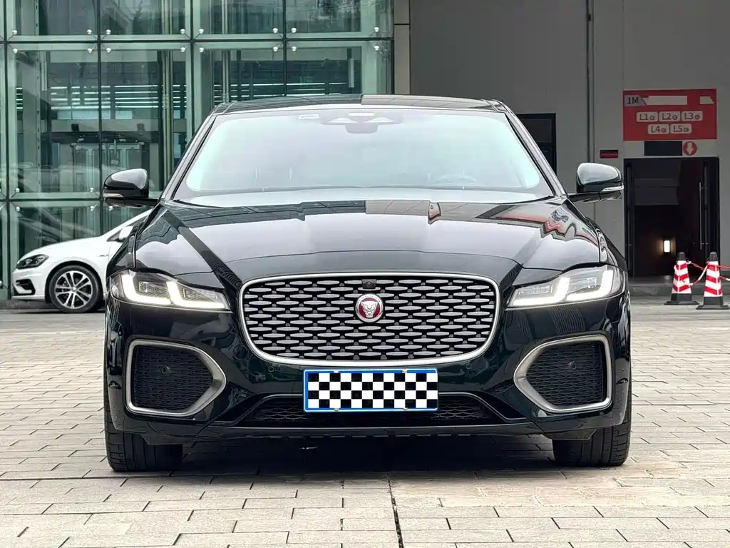 Jaguar XFL 2024 2.0T P250 two-wheel drive exclusive luxury version купить на сайте DeffCars