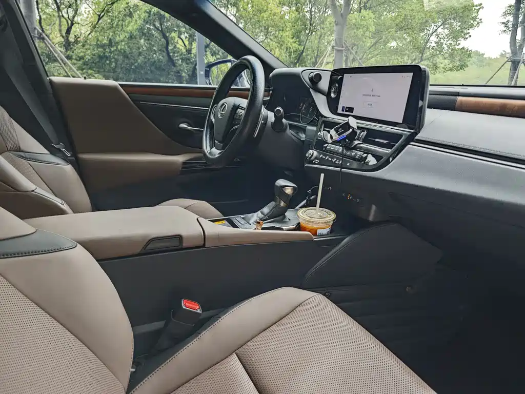 Lexus ES 2024 200 Premium Edition купить на сайте DeffCars