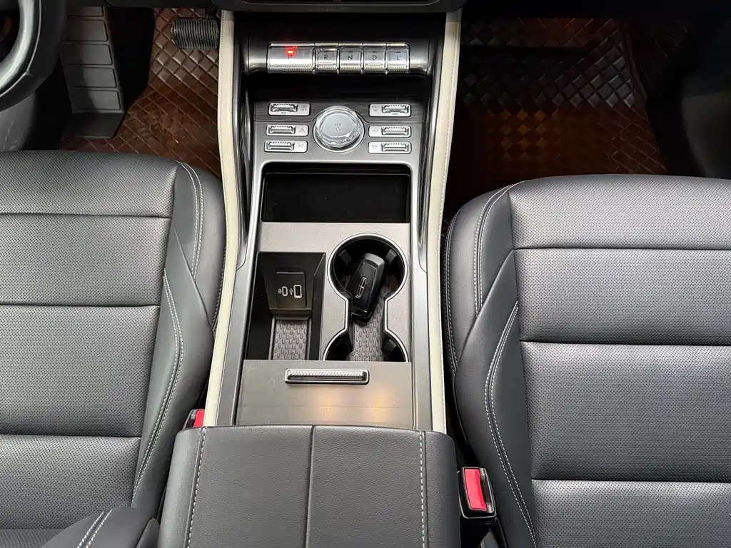 Voyager 2023 2.0T four-wheel drive exclusive edition купить на сайте DeffCars