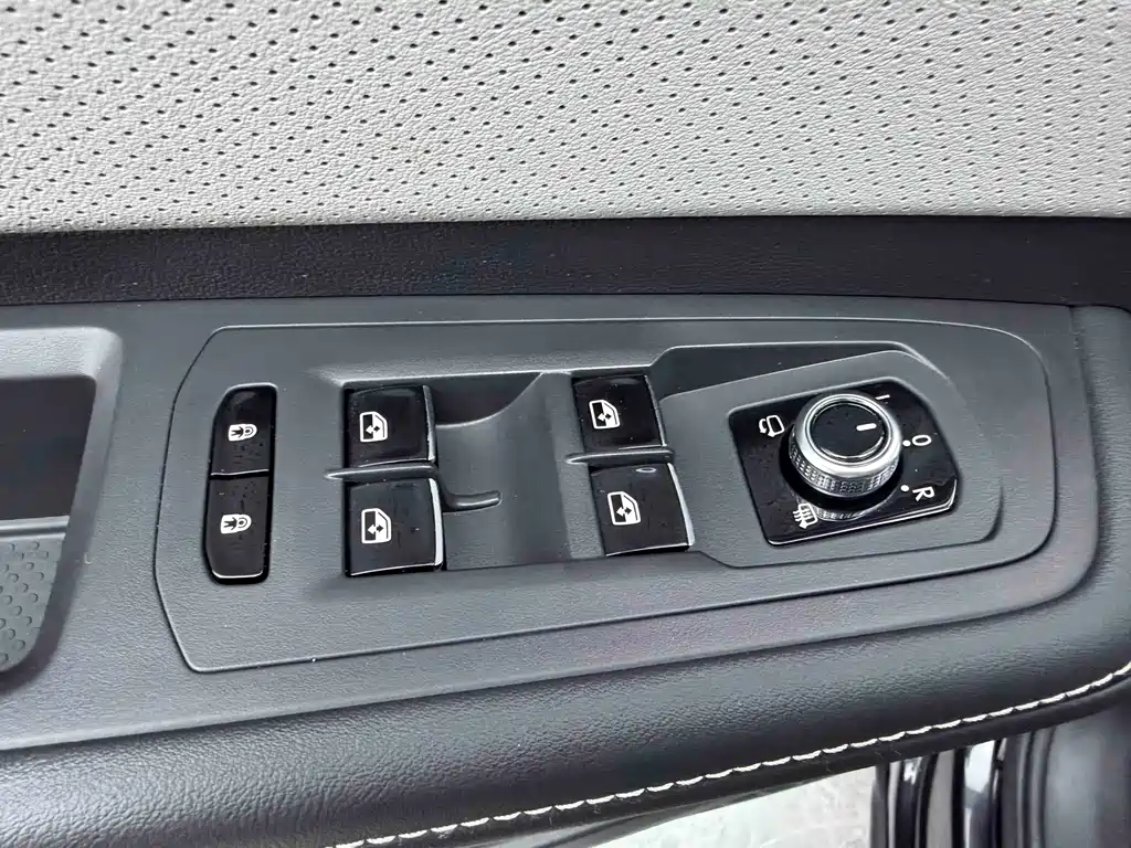 Touron 2024 Touron X 380TSI four-wheel drive luxury version купить на сайте DeffCars