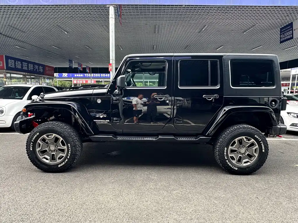 Wrangler 2017 3.0L Sahara four-door comfort version купить на сайте DeffCars