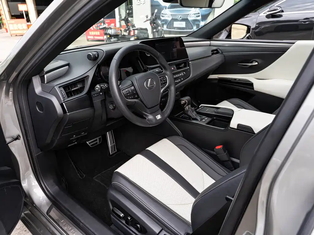 Lexus ES 2021 300h F SPORT купить на сайте DeffCars