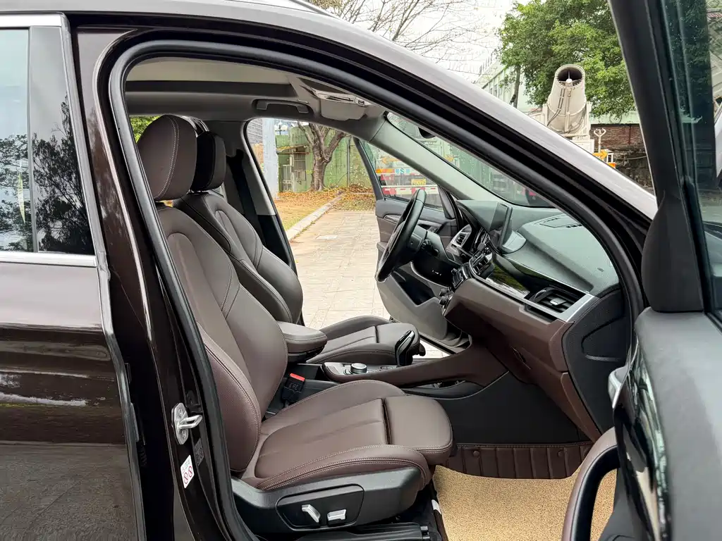 BMW X1 2022 sDrive25Li Leading Model купить на сайте DeffCars