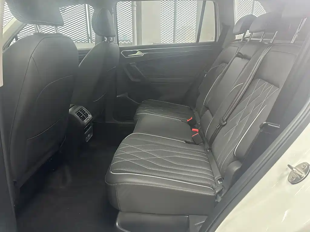 Tiguan L 2023 facelift 330TSI automatic two-wheel drive smart version купить на сайте DeffCars