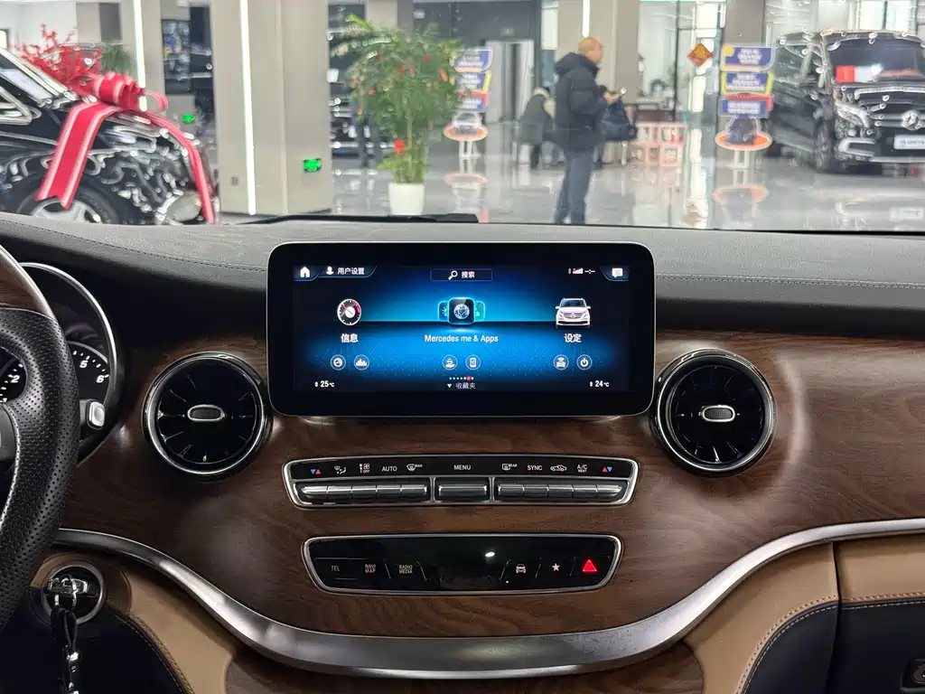 Mercedes-Benz V-Class 2021 V 260 L Long Wheelbase Luxury Edition купить на сайте DeffCars