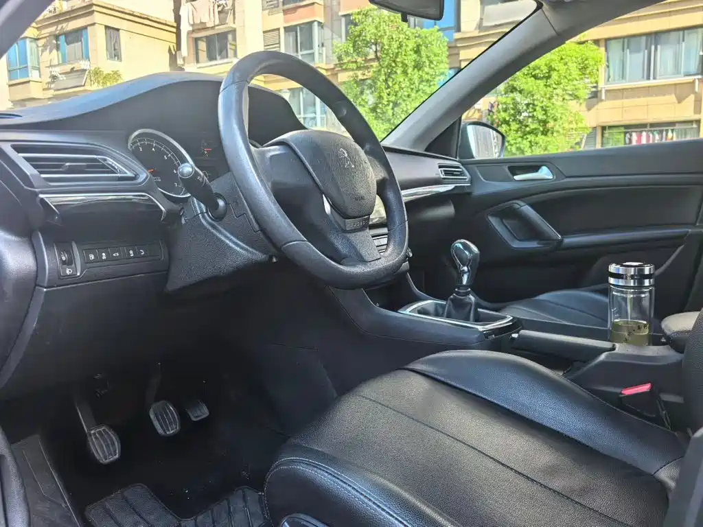 Peugeot 408 2014 1.8L manual leading version купить на сайте DeffCars