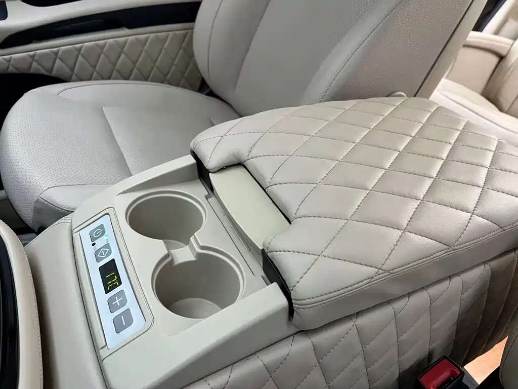 Vito 2018 2.0T Elite Edition 7 seats National V купить на сайте DeffCars