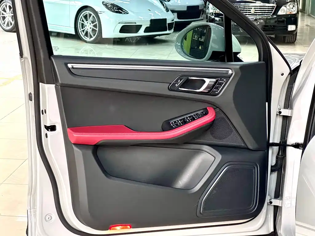 Macan 2023 Macan 2.0T купить на сайте DeffCars