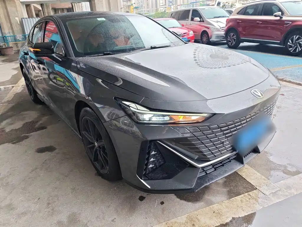 Changan UNI-V 2022 1.5T premium model купить на сайте DeffCars