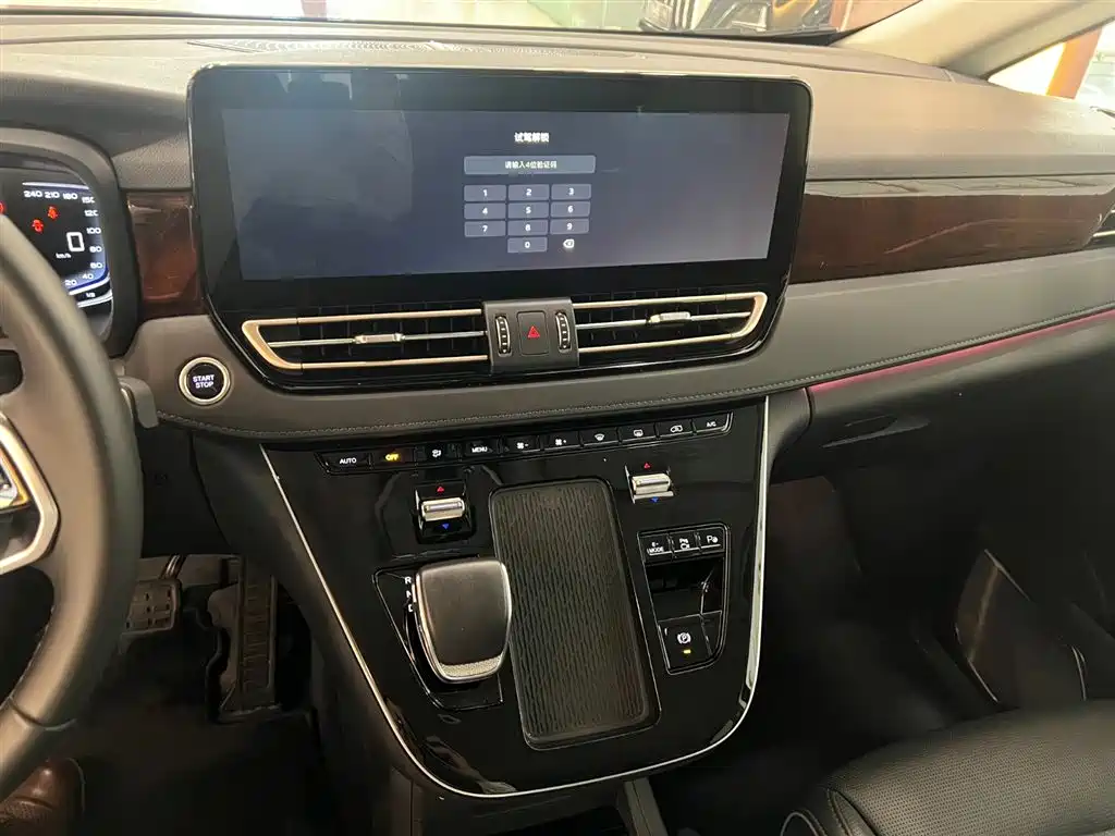 Hongqi HQ9 PHEV 2024 2.0T four-wheel drive luxury version купить на сайте DeffCars