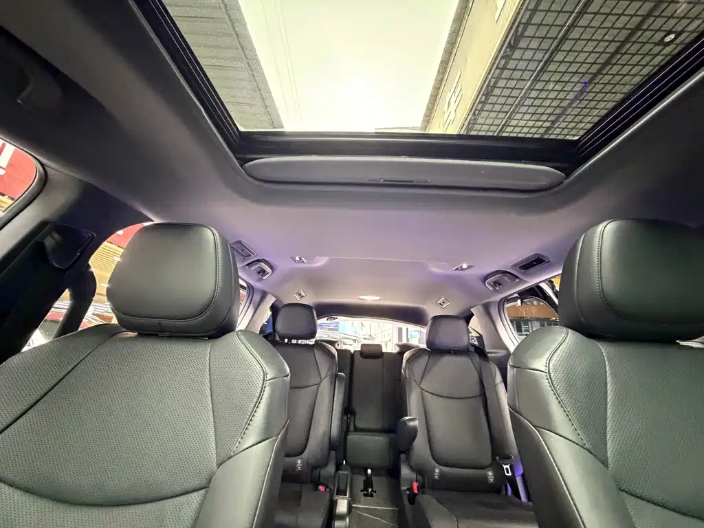 SIENNA 2024 2.5L Hybrid Deluxe Edition купить на сайте DeffCars