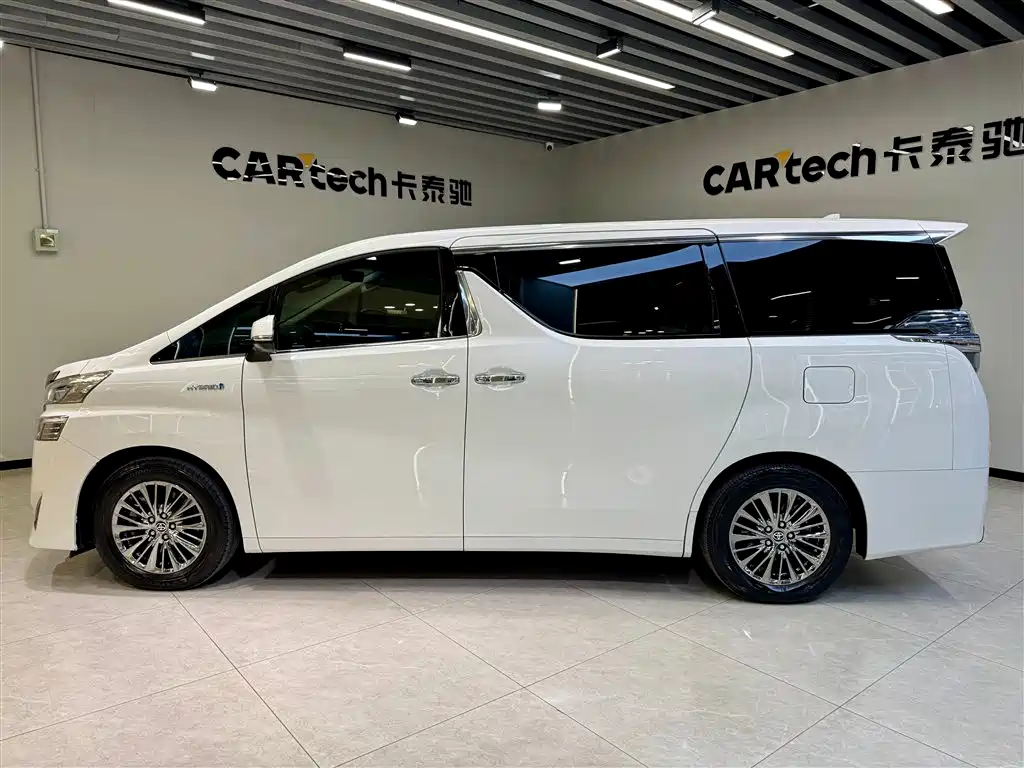 Wilfa 2021 Crown Dual Engine 2.5L HV Deluxe Edition купить на сайте DeffCars