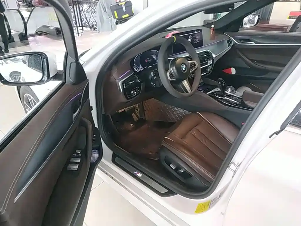 BMW 5 Series New Energy 2021 535Le M Sports Package купить на сайте DeffCars