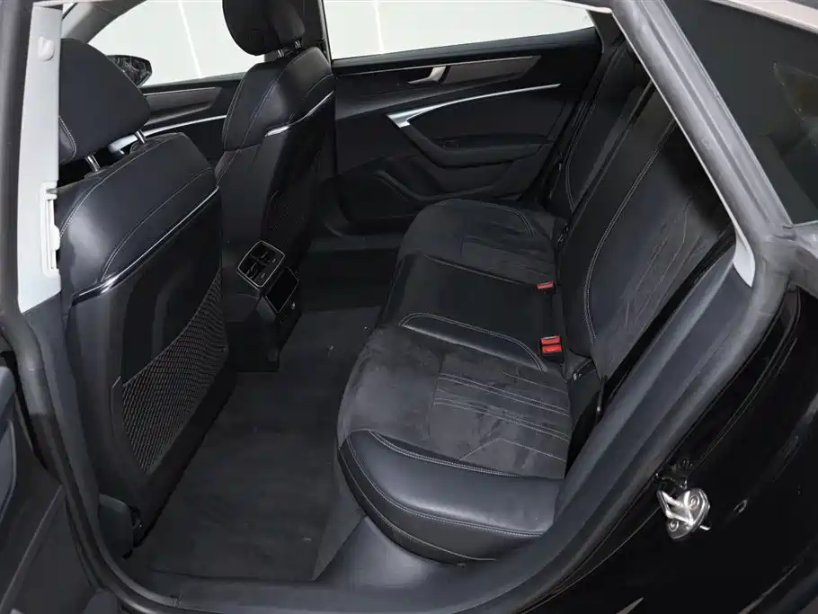 Audi A7L 2024 45TFSI S-line Dream Building Liquid Crystal Package купить на сайте DeffCars